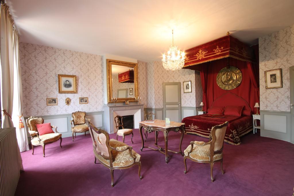 Chateau De Clermont-Saves Bed and Breakfast LʼIsle-Jourdain Habitación foto