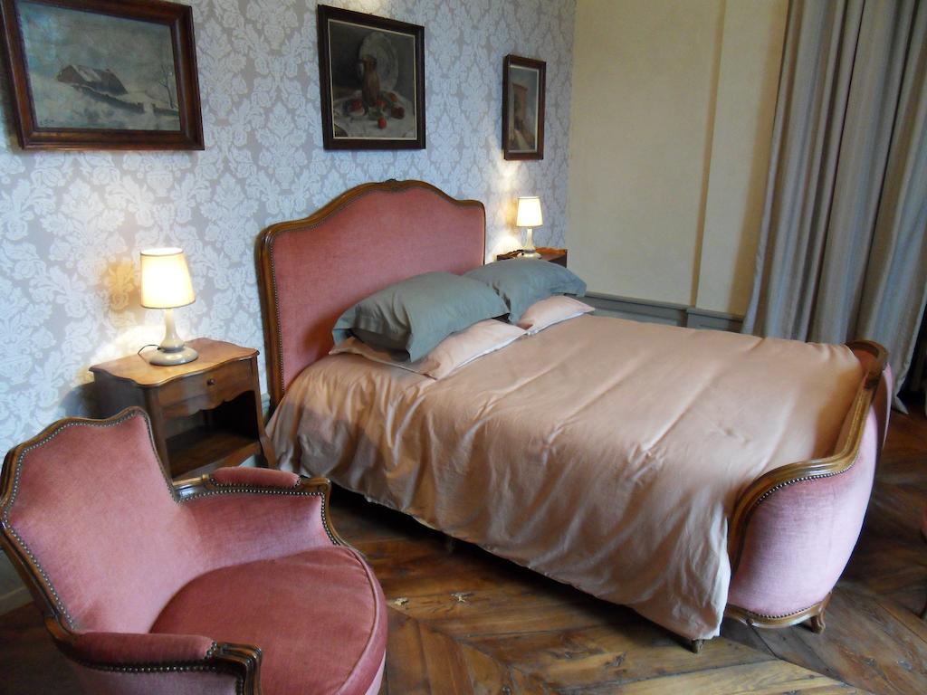 Chateau De Clermont-Saves Bed and Breakfast LʼIsle-Jourdain Habitación foto